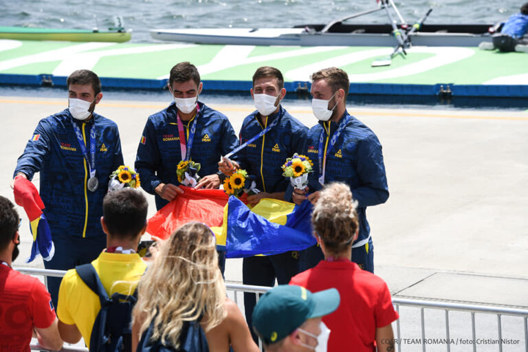 Echipajul de patru rame fără cârmaci al României câștigă argintul olimpic la Tokyo