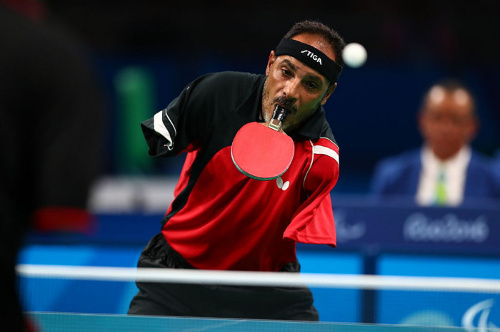 Nimic nu e imposibil. Un concurent al Jocurilor Paralimpice joacă ping pong fără mâini