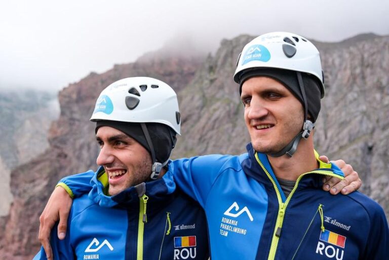 Răzvan Nedu și Alex Benchea, cei doi sportivi care văd împreună 1%, au ajuns pe Vârful Elbrus