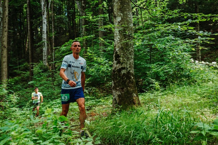 Laurenţiu Cobzaru alergă zeci de mii de kilometri pentru a da o şansă la viaţă unor oameni grav bolnavi