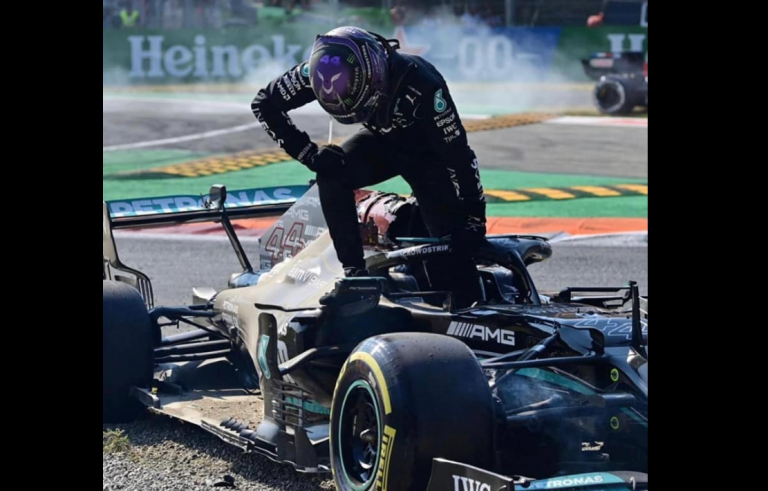 Mesajul transmis de Lewis Hamilton, când Max Verstappen l-a depășit în ultimul tur. Ce nu s-a auzit la TV