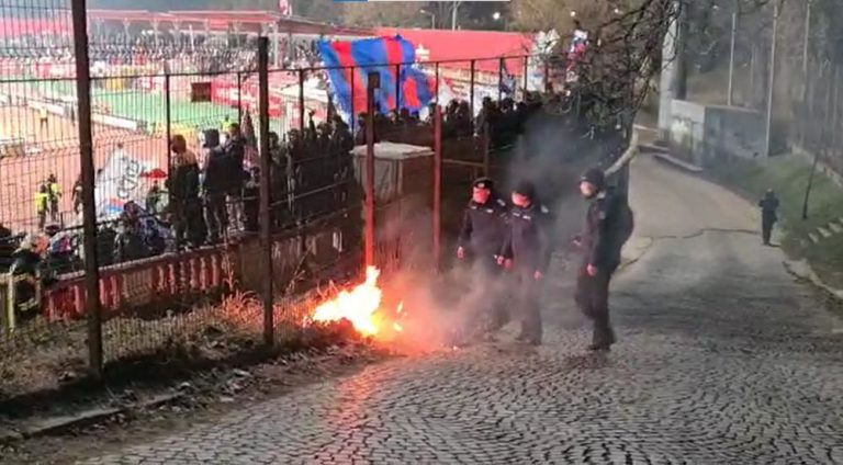 Derby cu incidente la Dinamo – FCSB: Jandarmii și pompierii au intervenit, iar un suporter a fost rănit