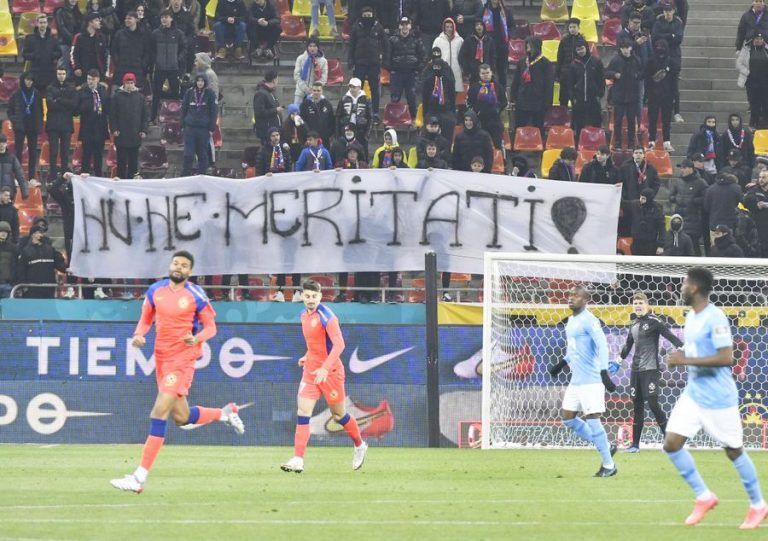 Protest al fanilor FCSB, la meciul cu Voluntari: “Nu ne meritați!”