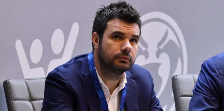 AUDIO | Emilian Hulubei ne informează la Fluier Final despre fondul de jucători de la FIFA: “Regulamentul FIFA va suferi modificări importante, majoritatea în beneficiul jucătorilor.”