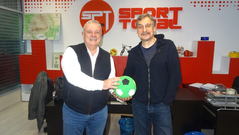 Doi dintre membrii de bază ai grupului umoristic “Vouă”, Adrian Pătrașcu zis “Biță” și Ioan Batinaș zis “Țife” au fost prezenți la Sport Total FM