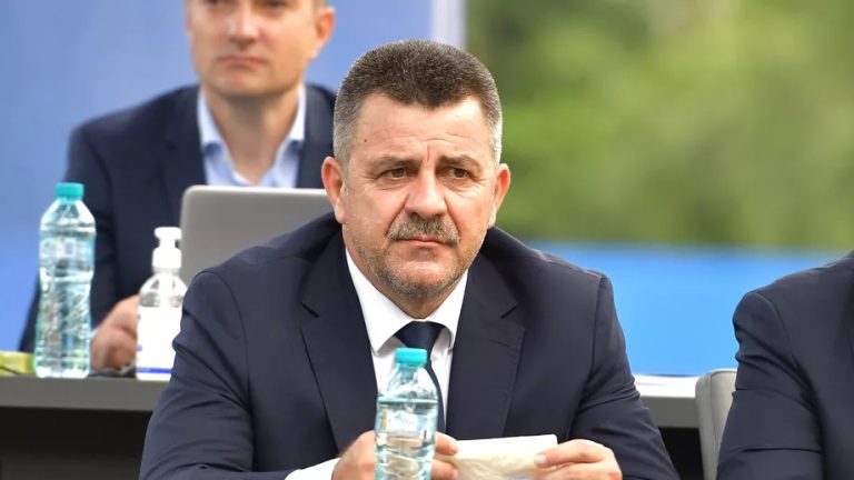 Auraș Brașoveanu: “A fost totul premeditat! Dorinel a vrut să arunce un tricou cu Dinamo în teren!”