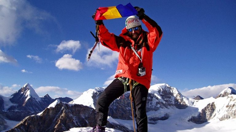 28 de ani de la arborarea steagului României pe vârful Everest! Constantin Lăcătușu: Parcă ieri a fost!