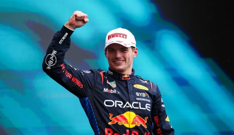 Max Verstappen ridică trofeul F1 la Emilia-Romagna