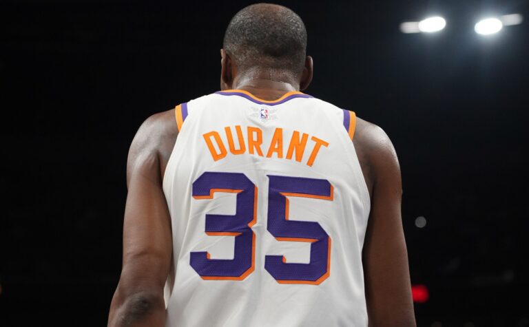 Kevin Durant desemnat câștigătorul prestigiosului Premiul Magic Johnson pentru sezonul NBA 2024-2025
