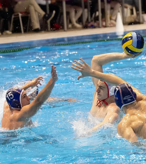 CSM Oradea a învins CSA Steaua București cucerind titlul de campioană a României la polo pe apă