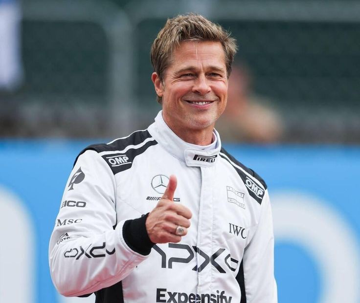 Brad Pitt a primit oferte concrete de la două echipe de curse după filmările pentru “F1: The Movie”.