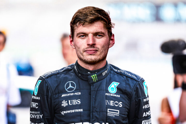 Max Verstappen ar putea părăsi Red Bull și semna cu Mercedes
