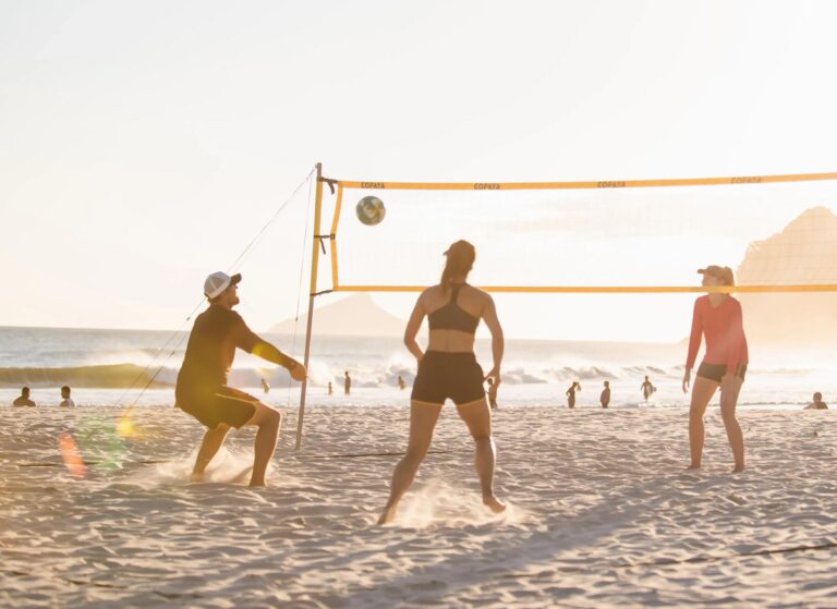 Oradea găzduiește un turneu internațional de beach volleyball cu 44 de echipe