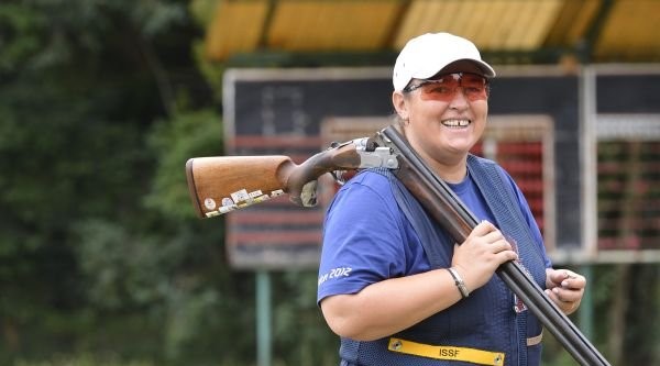 AUDIO | Lucia Mihalache, reacții după cele 2 medalii de aur cucerite de Peter Sidi la CE de tir sportiv: “Suntem fericiți!”