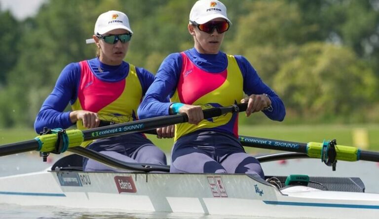 Ambele echipaje naționale de dublu rame în Finalele A la Campionatele Mondiale de canotaj
