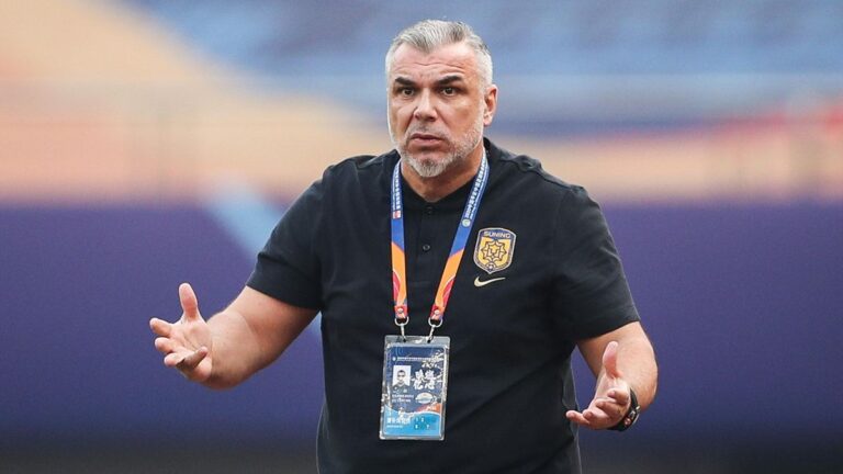 Naționala Emiratelor Arabe Unite, pregătită de Cosmin Olăroiu, s-a calificat în sferturile Cupei Arabe