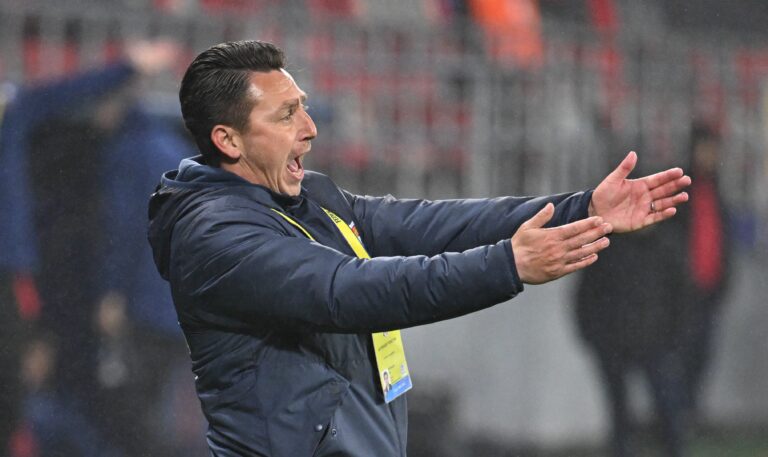 AUDIO | Ilie Poenaru trage un semnal de alarmă legat de noua generație de fotbaliști: ”Este greu să lucrezi cu ei”