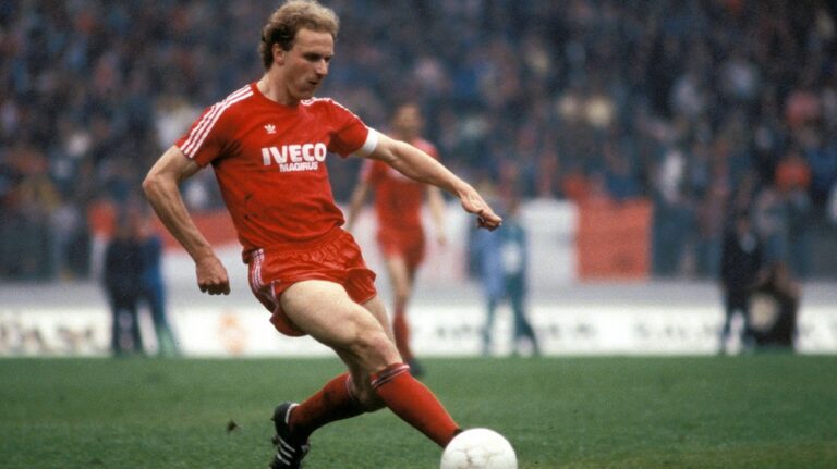 Evenimentele zilei de 25 septembrie în Sport: 71 ani împlinește atacantul german Karl-Heinz Rummenigge